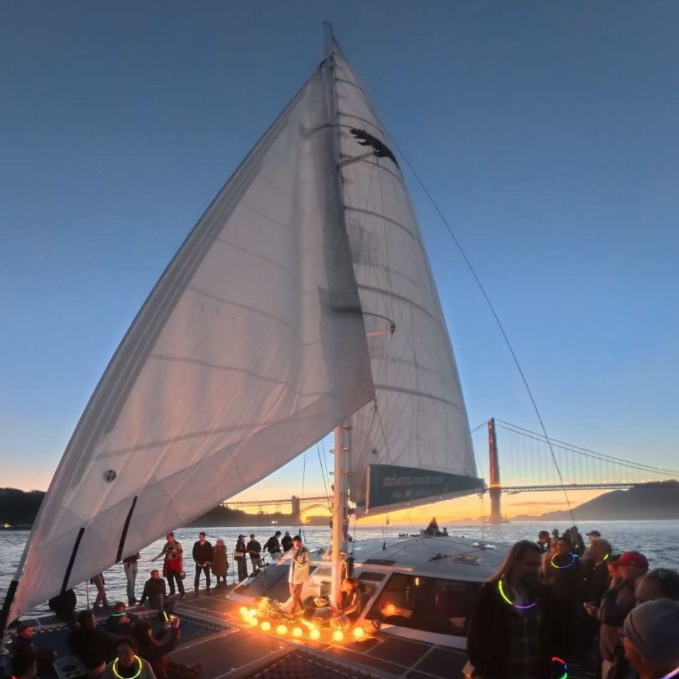 AIBoxBot视觉拆解：夏日晚霞中的社区帆船聚会海报｜Midjourney 教程 - AIBoxBot