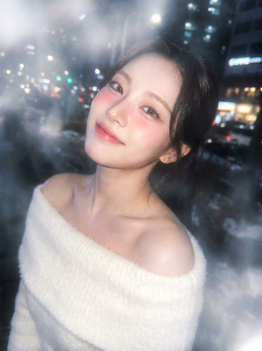 真实感韩系胶片女友视角人像 - AIBoxBot