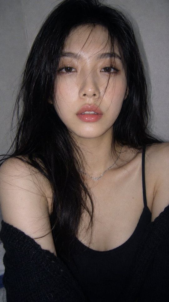 AIBoxBot最新教程：电影级赛博朋克少女肖像，两种镜头语言解析 | Midjourney（附提示词） - AIBoxBot