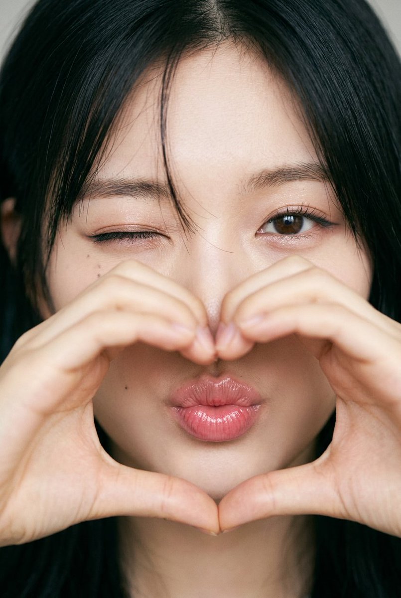 AIBoxBot创作练习：晚安风格的人像竖图练习示例｜NanoBanana 提示词分享 - AIBoxBot