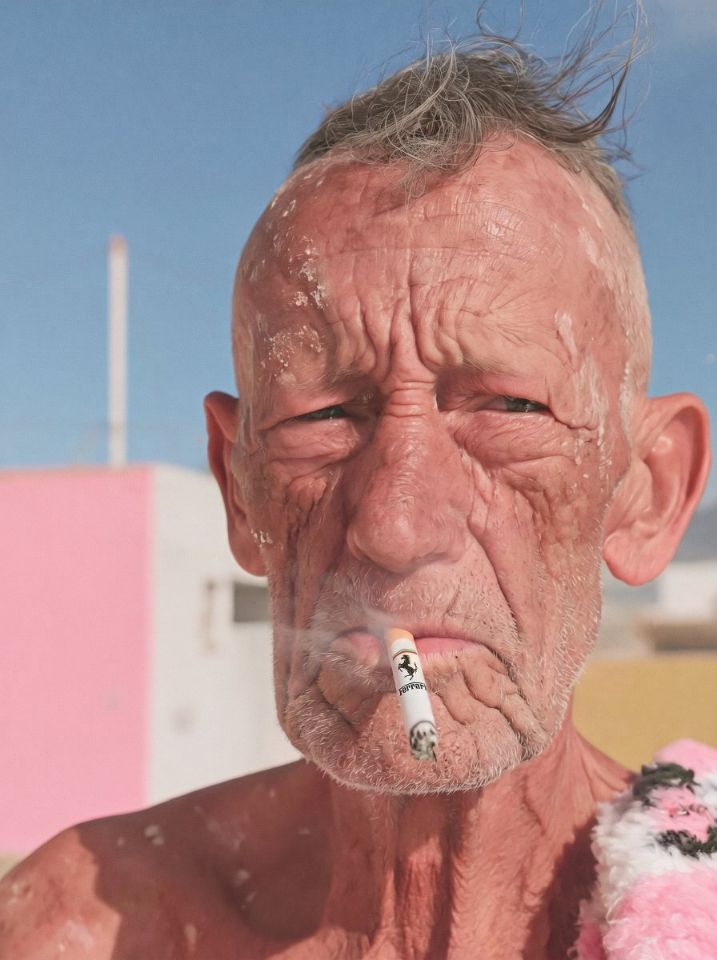 AIBoxBot案例解析：红色速度信仰：Ferrari 质感机能肖像｜Midjourney 提示词 - AIBoxBot