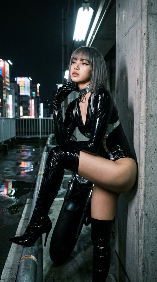 AIBoxBot创作练习：东京夜色中的少女偶像写真风｜NanoBanana 提示词分享 - AIBoxBot