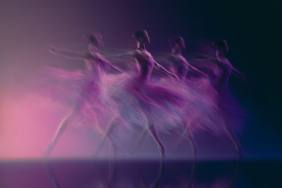 AIBoxBot最新教程：时间残影特效：一条 Prompt 玩转动态感 | NanoBanana（附提示词） - AIBoxBot