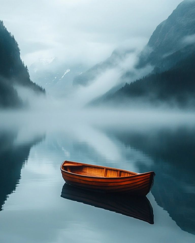AIBoxBot创作练习：雾色孤舟：极简情绪风景摄影｜Midjourney 提示词分享 - AIBoxBot