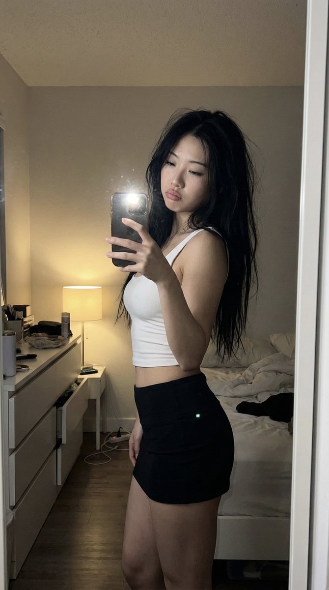 AIBoxBot实战笔记：失眠夜的超写实镜子自拍练习｜NanoBanana 教程 - AIBoxBot