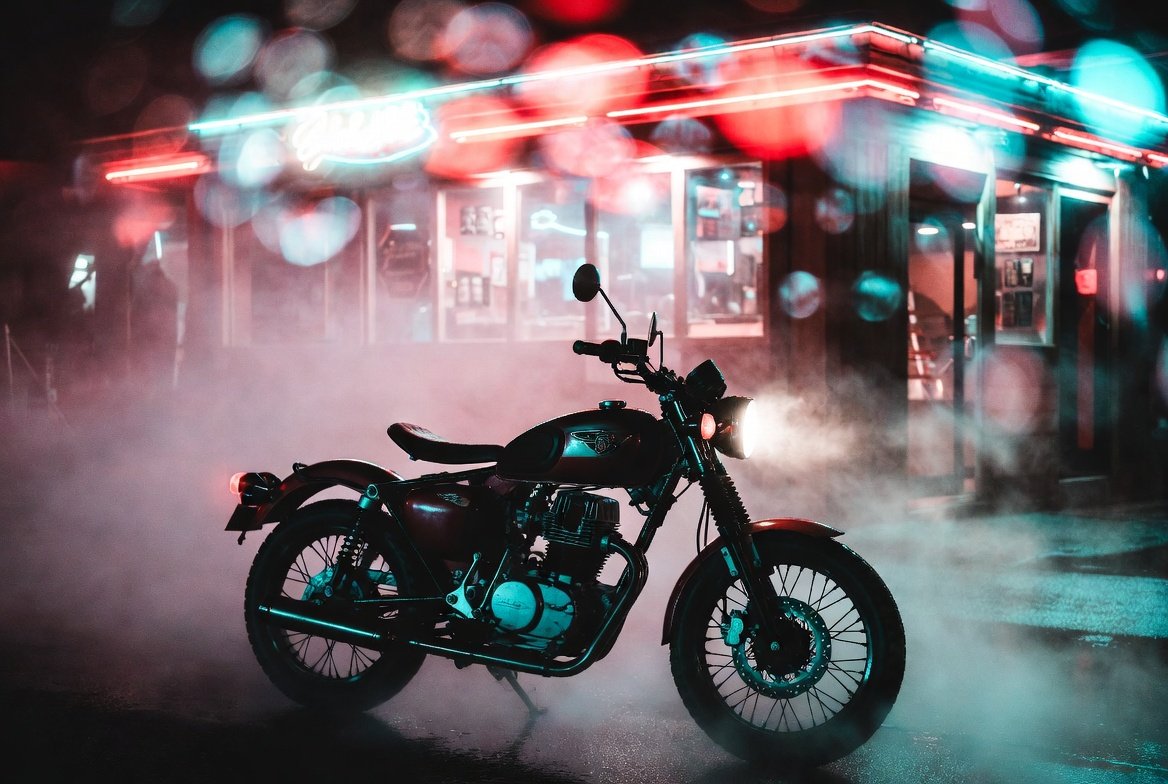 AIBoxBot创作练习：复古机车与红衣女子的电影分镜练习｜Midjourney 提示词分享 - AIBoxBot