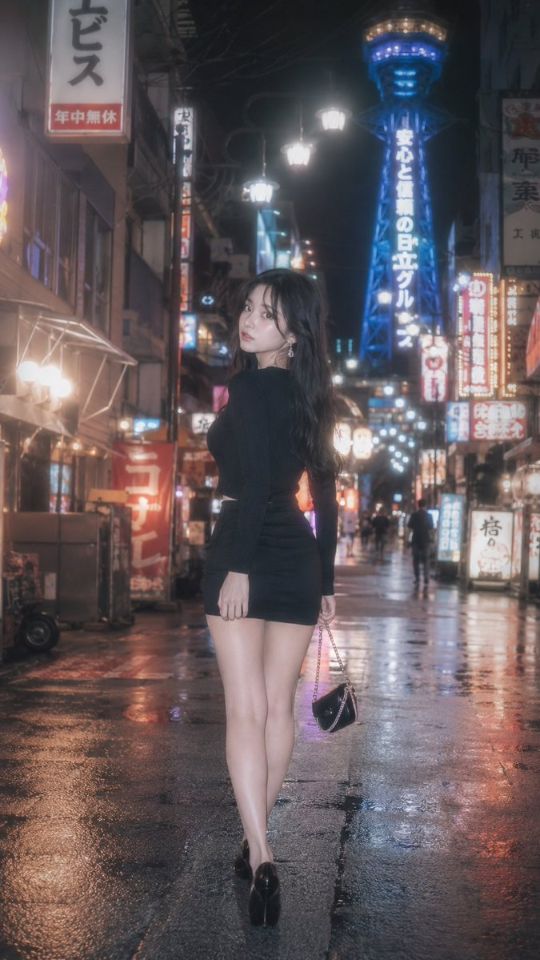 AIBoxBot视觉拆解：日系夜街人像：胶片质感与高光氛围解析｜Midjourney 教程 - AIBoxBot