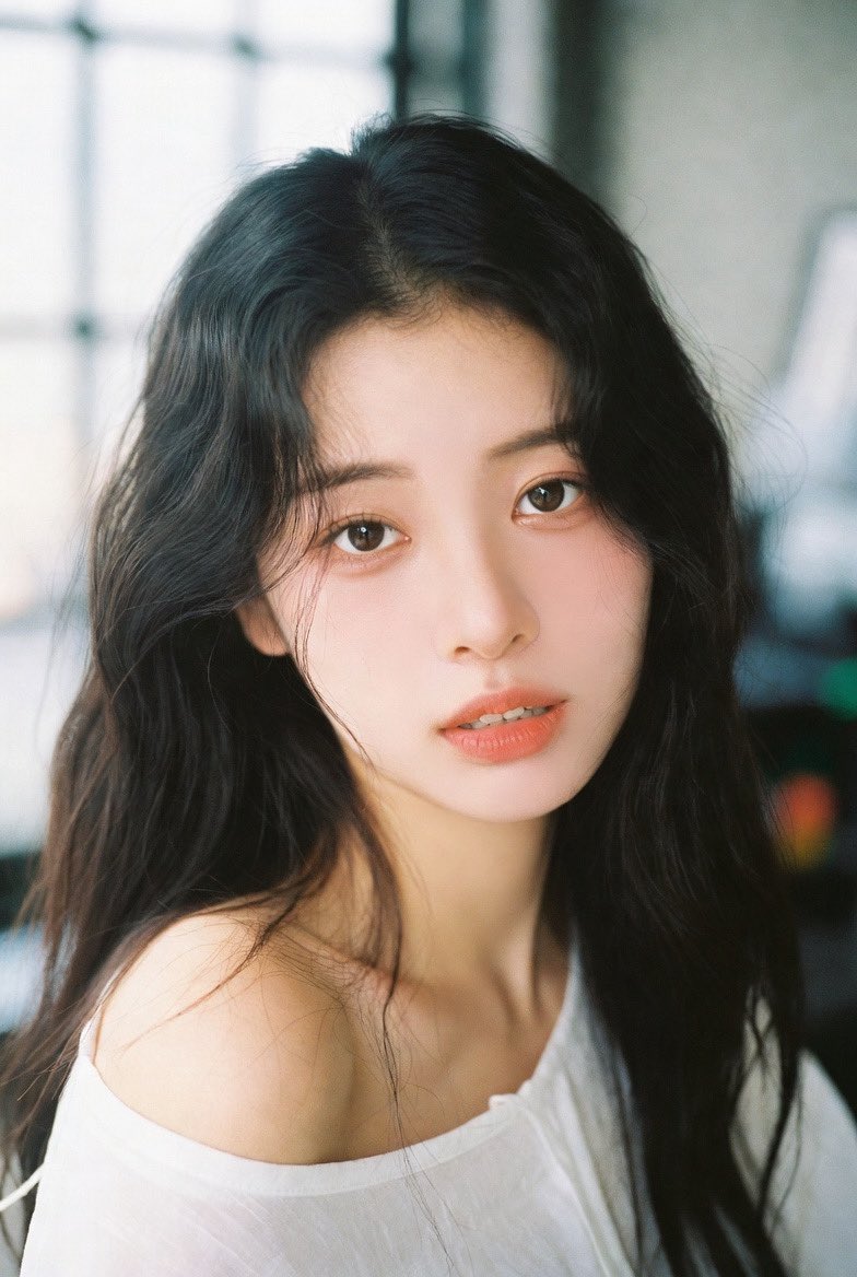 AIBoxBot场景实战：室内虚焦情绪人像的亲密感刻画｜Midjourney 构图提示词 - AIBoxBot