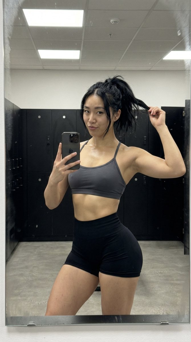 AIBoxBot构图进阶：健身后汗光还是天生气场？｜NanoBanana 提示词 - AIBoxBot